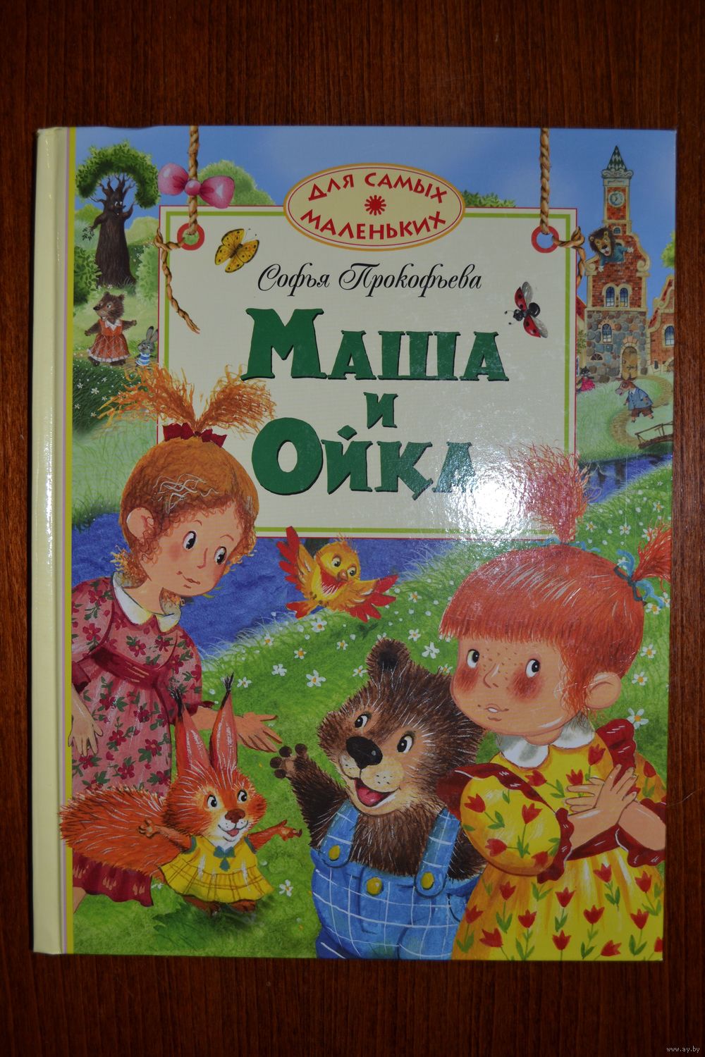 Длинные ножки рыжеволосой малышки Masha F одеты в чулочки и широко раздвинуты